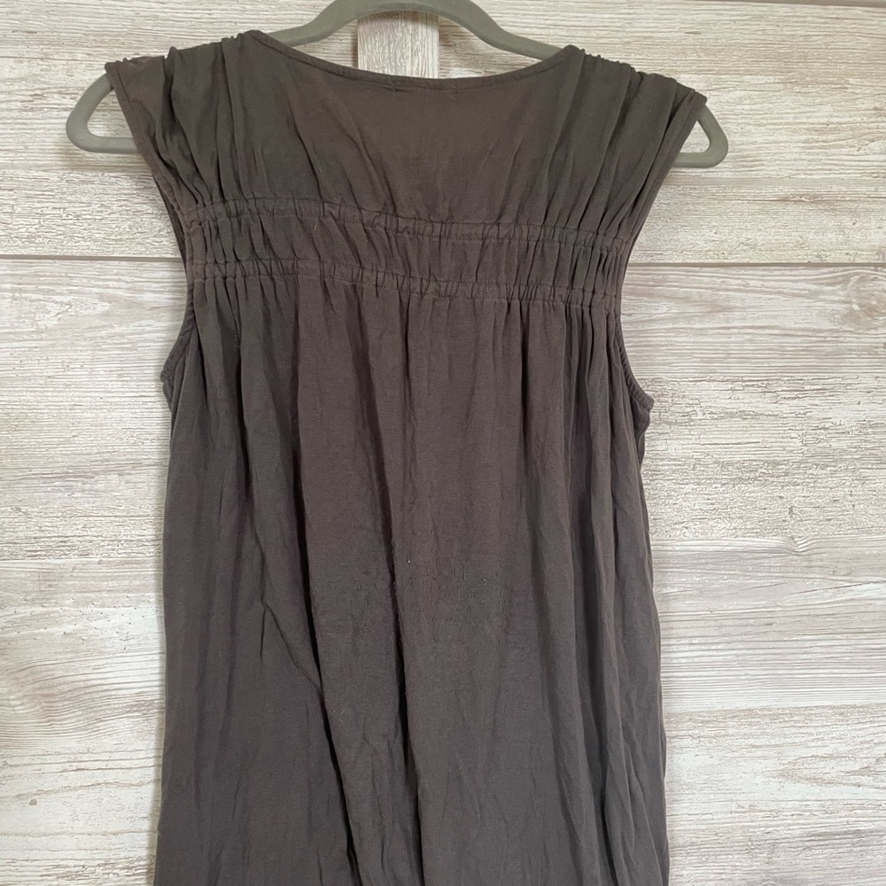 Cute top. - Picture 3 of 3